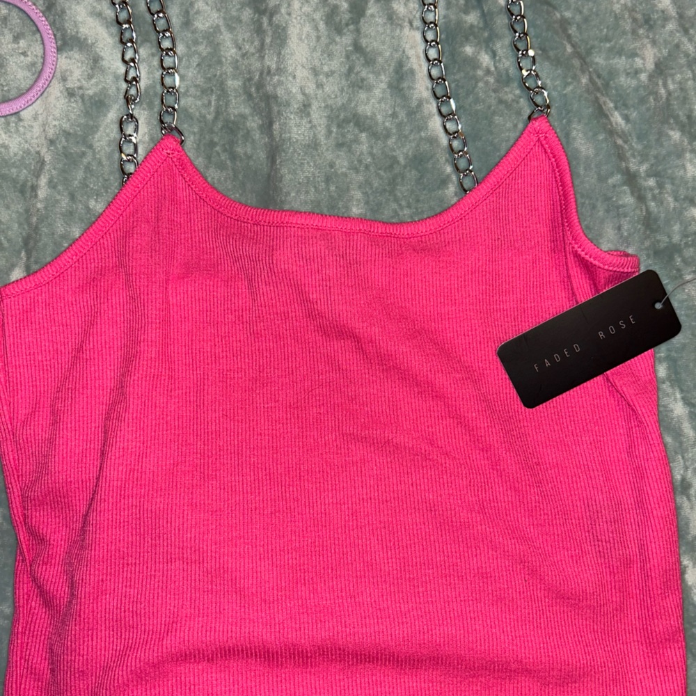 pink tank, chain strap